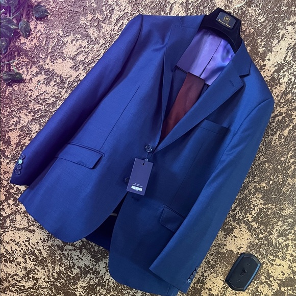 Berragamo Elegant made in Italy classic Men's Blue suit in athletic fit44R36